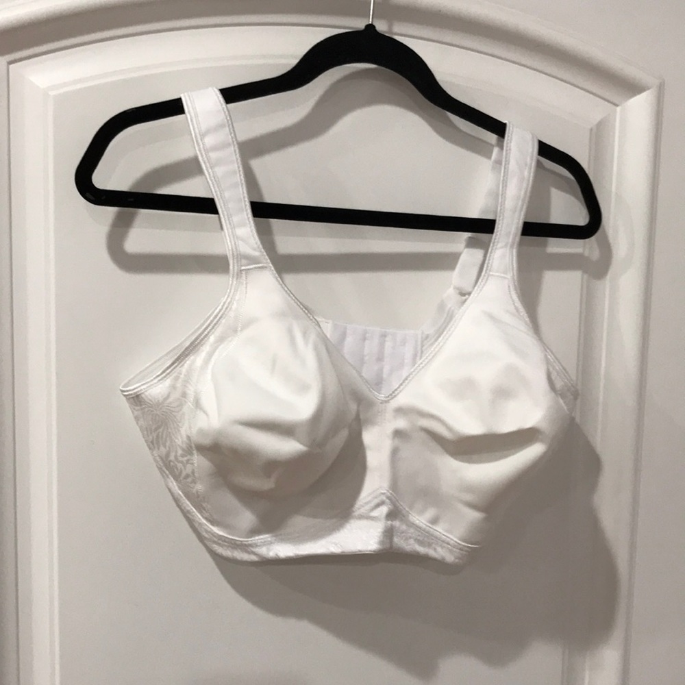 Playtex 19 hours side & back smoothing cool comfort 4-way support bra size 42DD
